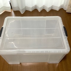 収納ケース　蓋に割れあり　差し上げます
