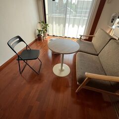テーブル　カフェテーブルの画像