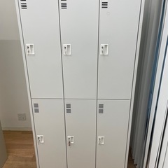 鍵付きロッカー(中古品)6人用