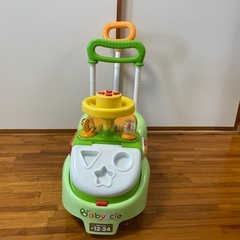 おもちゃの車の画像
