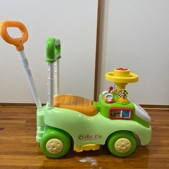 おもちゃの車の画像