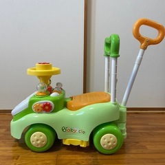 おもちゃの車