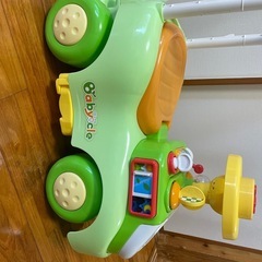 おもちゃの車の画像