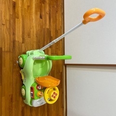 おもちゃの車の画像
