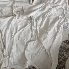 50〜60サイズ肌着8枚、帽子1枚の画像
