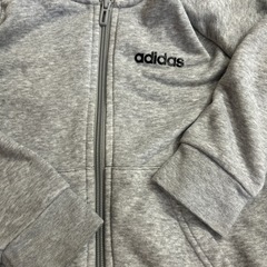 adidas パーカーの画像