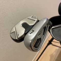ゴルフ用品　ゴルフバッグ、クラブ数本の画像