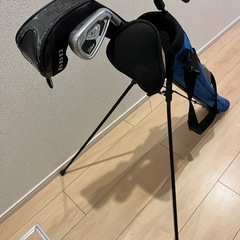 ゴルフ用品　ゴルフバッグ、クラブ数本の画像