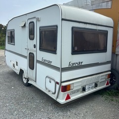 キャンピングトレーラー
