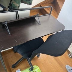 机とイス