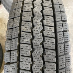 ハイエース用スタッドレスタイヤ、スチールホイール4本セットの画像