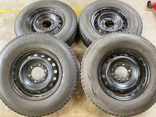 ハイエース用スタッドレスタイヤ、スチールホイール4本セット