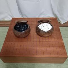 囲碁台と白黒石