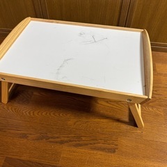 IKEAの木製ローテーブル