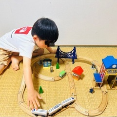 乗り物遊び（木目レール
）の画像