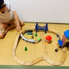 乗り物遊び（木目レール
）の画像