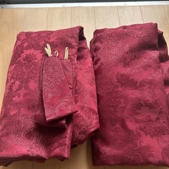 カーテン　赤　ダマスク柄　2枚【中古】の画像