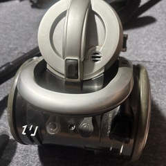 アイリスオーヤマ製コード付きサイクロン掃除機の画像