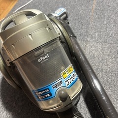アイリスオーヤマ製コード付きサイクロン掃除機の画像