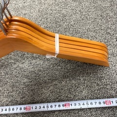 木ハンガー5本の画像
