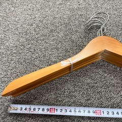 木ハンガー5本の画像