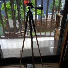 カメラ。三脚の画像