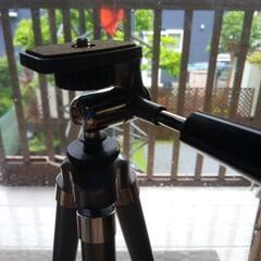 カメラ。三脚の画像