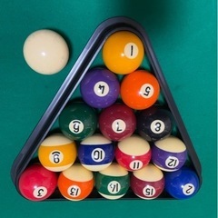ビリヤード🎱台とキュー2本&ボールのセットの画像