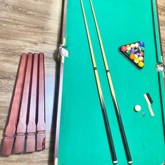 ビリヤード🎱台とキュー2本&ボールのセット