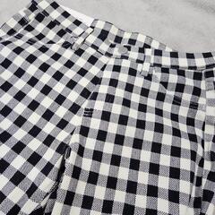 新品タグ付き　UNIQLO　プリントクロップドレギンスパンツ　の画像
