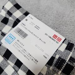 新品タグ付き　UNIQLO　プリントクロップドレギンスパンツ　の画像