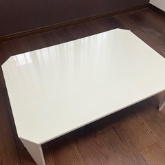 ローテーブル白色　欲しい方はメッセージください。すぐにとりにきてくれるのであれば0円可能