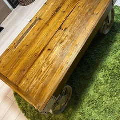滑車付き木製テーブル