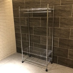 スチールハンガーラック 衣類収納 洋服収納 コート掛け バッグ 小物 整理棚 寝室 クローゼット 納戸 収納 リビング収納 スチールラック メタルシェルフ ハンガー掛け 可動棚 天板 キャスター付き の画像