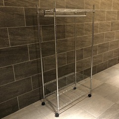 スチールハンガーラック 衣類収納 洋服収納 コート掛け バッグ 小物 整理棚 寝室 クローゼット 納戸 収納 リビング収納 スチールラック メタルシェルフ ハンガー掛け 可動棚 天板 キャスター付き の画像