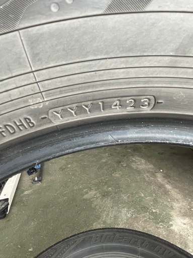 ヨコハマブルアースRV-03 215/65R16 2023年製4本