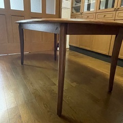 ダイニングテーブルの画像