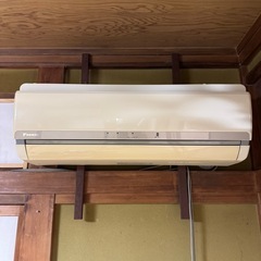 引き取りに来れるかた限定でエアコン2台差し上げます。
