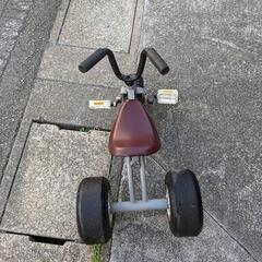 鬼しぼりハン族車仕様引張りタイヤ三輪車の画像