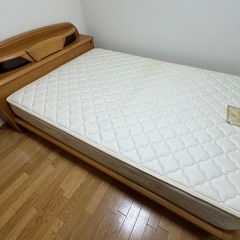 引越しのため格安出品！ダブルベッド フランスベッド　フレーム＋高級マットレス付きの画像
