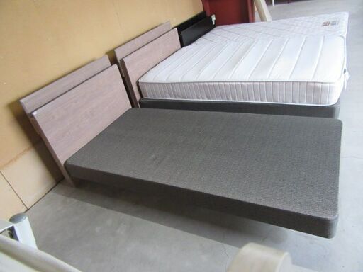 木製シングルベッドフレーム ブラウンヘッドボード付き SIMMONS シングルベッド フレームのみ ヘッドボード・脚付きフレーム