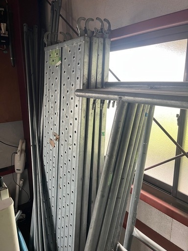 ローリング足場（2.3回しか使用していない状態は綺麗！）