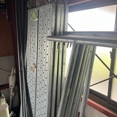 ローリング足場（2.3回しか使用していない状態は綺麗！）