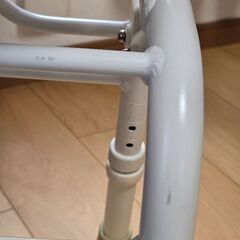 リッチェル 折りたたみシャワーチェア　肘掛け付ピンクの画像