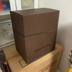ルイヴィトンの紙バッグと鞄購入時の箱の画像