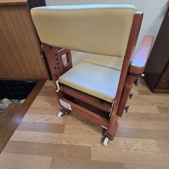 ポータブルトイレ　はねあげ　ソフト便座の画像