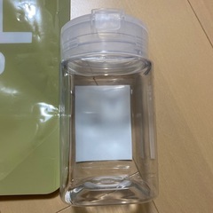 食材、水の保存容器の画像