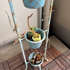 アンティーク風のお花置き3段の画像