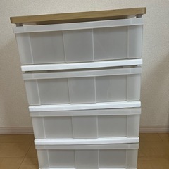 ニトリ　ホワイトのプラスチック製4段木製天板チェストセット
