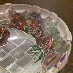【新品未使用】SOGA 曽我ガラス　サラダボウル　深鉢　23cmフルーツと花柄　すりガラスの画像